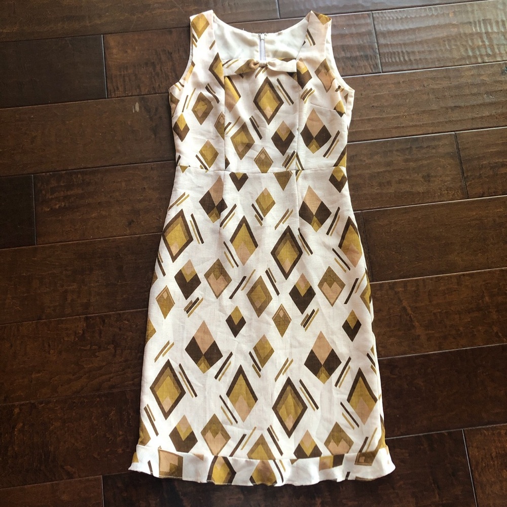 Sleeveless knee-length dress